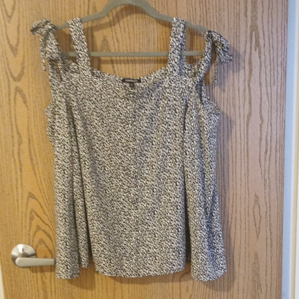 NWOT - Express Black and White Flowy Cold Shoulder Sexy Top Sz Med